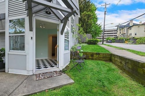 400 Noble St, Pittsburgh PA 15215-2638 exterior