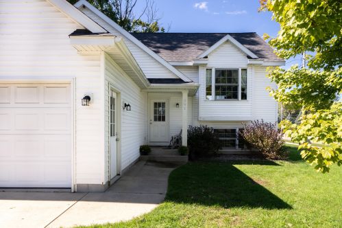 391 Alewa Dr, Grand Rapids, MI 49504-5846