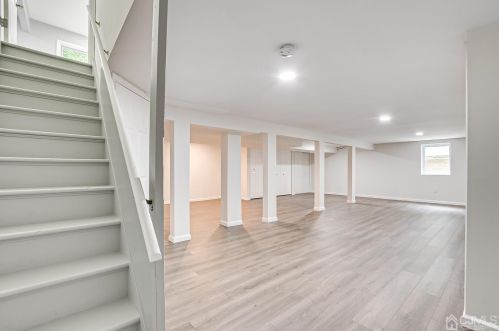 53 Fairmount Ave, Edison NJ  08820-2032 exterior