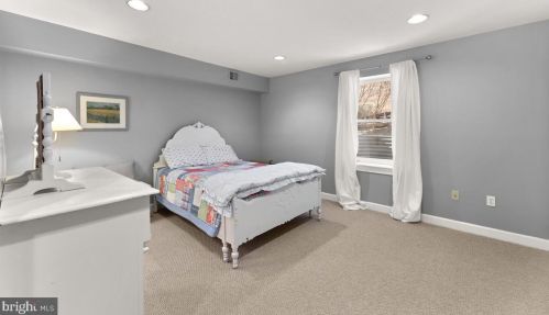 8904 1st Ave, Silver Spring MD 20912-4654 exterior