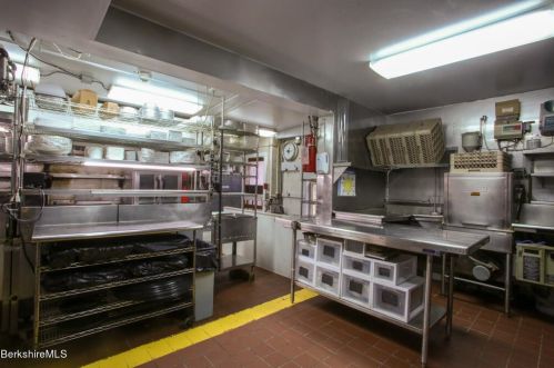 15 Franklin St, Lenox MA 01240-2304 exterior