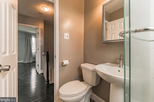 3322 Clay Pl, Washington DC 20019-1429 exterior