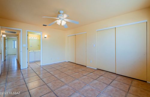 5860 Swan Rd, Tucson AZ 85718-5433 exterior