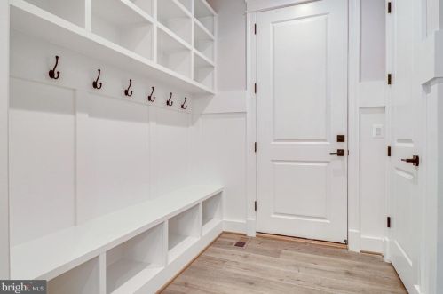 6208 Kellogg Dr, Mc Lean VA  22101-3121 exterior