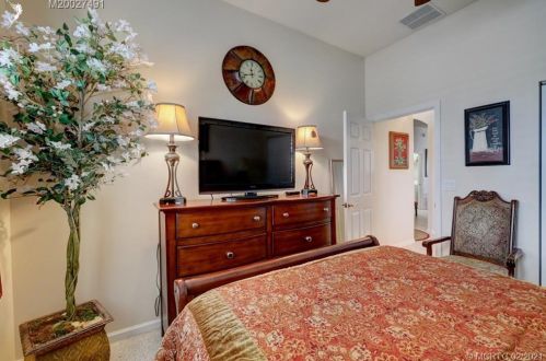 332 Shoreline Cir, Fort Pierce FL 34986-2913 exterior