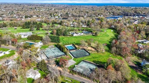 42 Kings Hwy, Westport CT  06880-4710 exterior