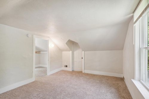 976 Grand Ave, Meskegon MI 49441-1811 exterior