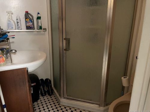 9 Couch St, Norwalk CT 06854-2025 exterior