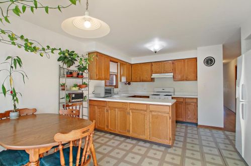 6601 Cornelia Ave, Chicago IL 60618-6035 exterior