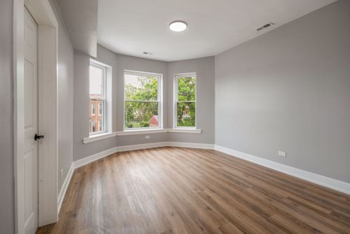 6804 Champlain Ave, Chicago IL 60637-4115 exterior