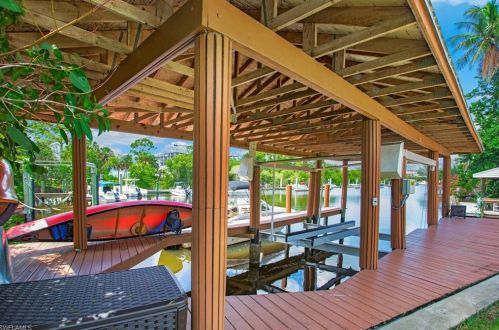 2180 Hbr Ln, Naples FL 34104-4218 exterior