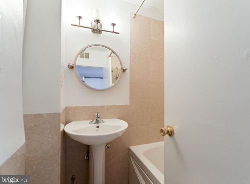 830 Kater St, Philadelphia PA  19147-2013 exterior