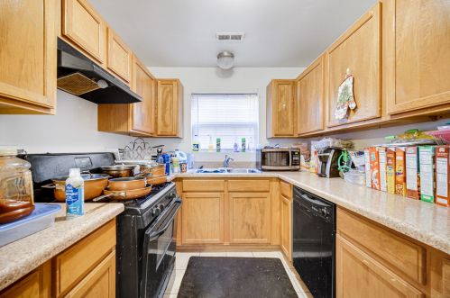 7952 Greenwood Ave, Chicago IL 60619-7096 exterior