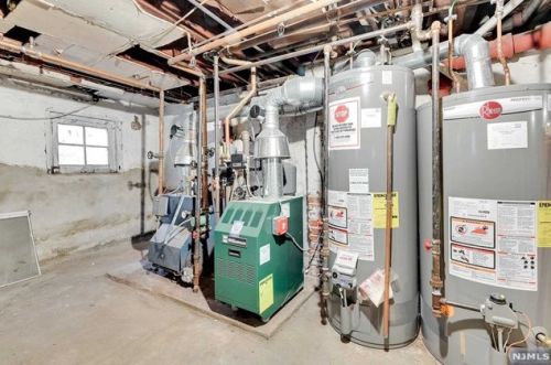 12 Bender Pl, Cliffside Park NJ 07010-1202 exterior