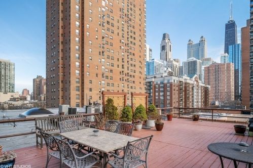 119 Chestnut St, Chicago IL 60610-3288 exterior