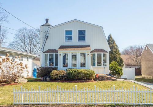 3 Autumn St, Norwalk, CT 06850-2501