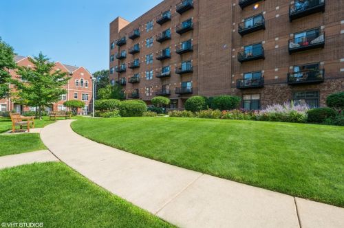 5200 Ellis Ave, Chicago IL  60615-4366 exterior