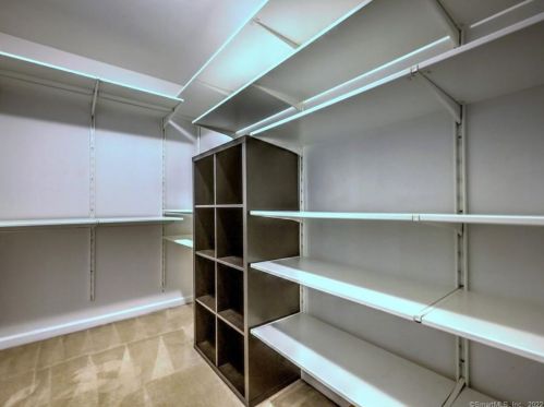 2 Dogwood Ln, Wallingford CT 06492-1953 exterior