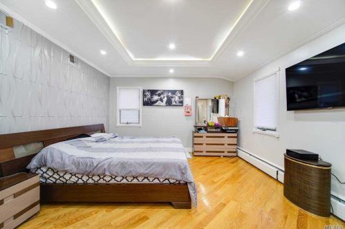 717 Eagle Dr, Valley Stream NY 11581-3539 exterior