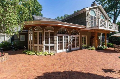 10 Durham Dr, Huntington Station NY 11746-5310 exterior