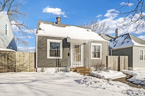 11139 Avenue, Chicago, IL 60617-6944