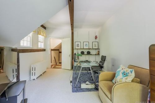 31 Deforest Rd, Wilton CT 06897-1908 exterior