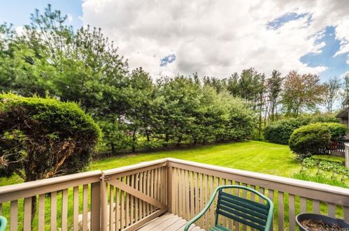 186 Metacomet Dr, Meriden CT 06450-3571 exterior