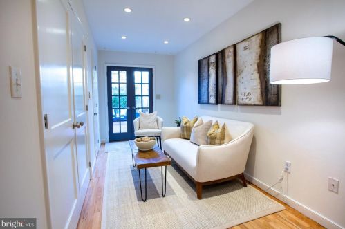 418 Capitol St, Washington DC  20003-4012 exterior