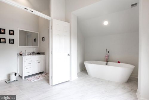 9820 Avenel Farm Dr, Rockville MD 20854-5410 exterior