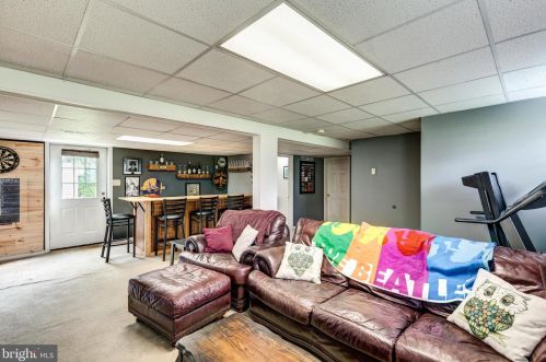 20 Colonial Ct, Littlestown PA 17340-1528 exterior