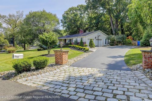 34 Iler Dr, Middletown NJ 07748-3323 exterior