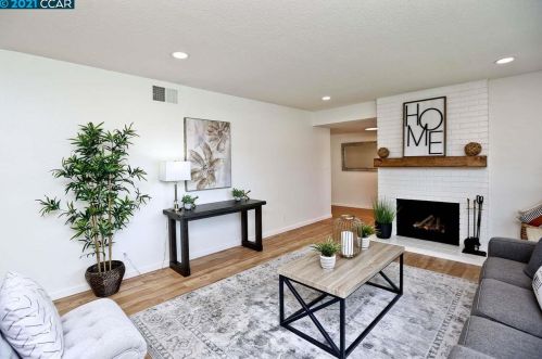 1869 Larkspur Ct, Concord CA 94519-1104 exterior