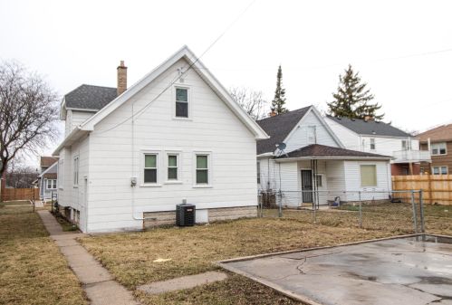 4608 39th St, Milwaukee WI  53209-5860 exterior