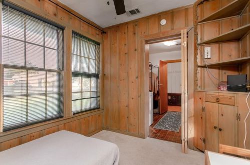 214 8 St, Irving TX 75060-5210 exterior