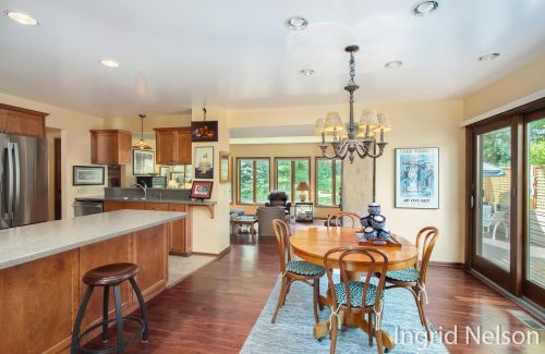 2510 Pineview Dr, Grand Rapids, MI 49525-6702