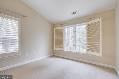 10761 Gloxinia Dr, Rockville MD 20852-3404 exterior