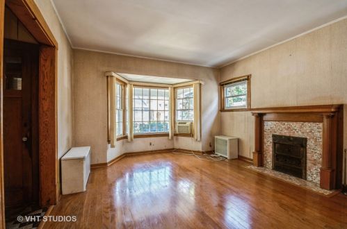 5817 Byron St, Chicago, IL 60634-2635