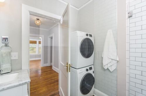 1831 Lyle Ave, Atlanta GA  30337-1204 exterior