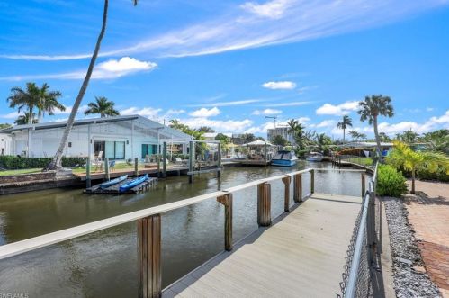 1809 Hbr Ln, Naples FL 34104-0317 exterior