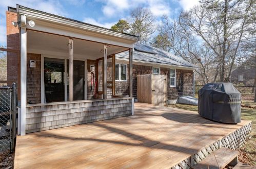 250 Candlewood Dr, Eastham MA 02642-2288 exterior