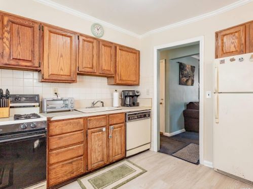 128 Casper St, Valley Stream NY 11580-3606 exterior