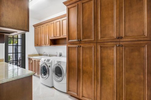 8060 Twin Lk Dr, Boca Raton FL 33496-1945 exterior