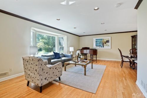 29 Clive Hills Rd, Edison NJ 08820-3657 exterior