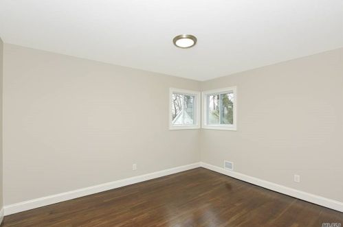 37 Astor Ct, Commack NY 11725-3723 exterior