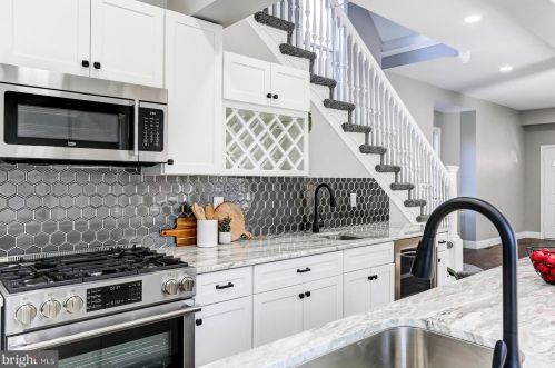 30 Race Ave, Lancaster PA 17603-3149 exterior