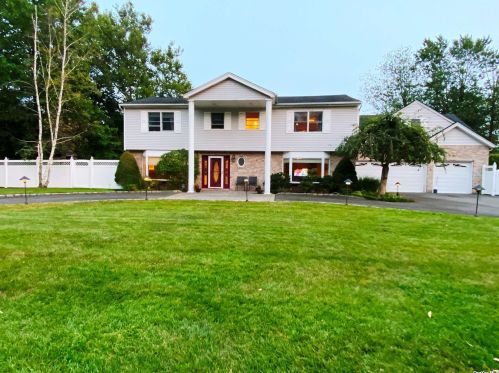 14 Gallatin Dr, Huntington Station, NY 11746-7948