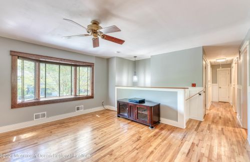 1227 Gardens Ave, Point Pleasant Beach, NJ 08742-4043