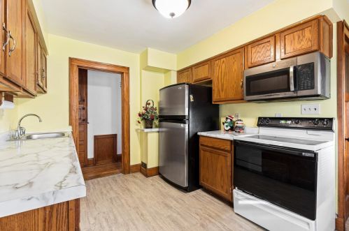 1968 83, Milwaukee WI 53213-2128 exterior