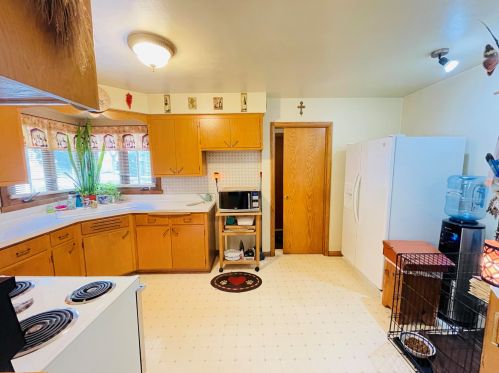 5800 Stack Dr, Milwaukee, WI 53219-3140