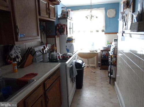 6147 Erdrick St, Philadelphia PA 19135-3516 exterior